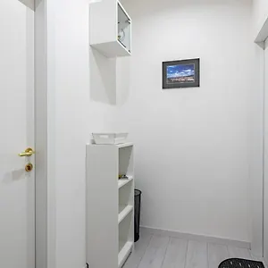 Quiet And Modern Apartment